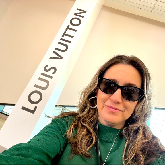 ✨Meet Your Posher✨ - Picture 3 of 3